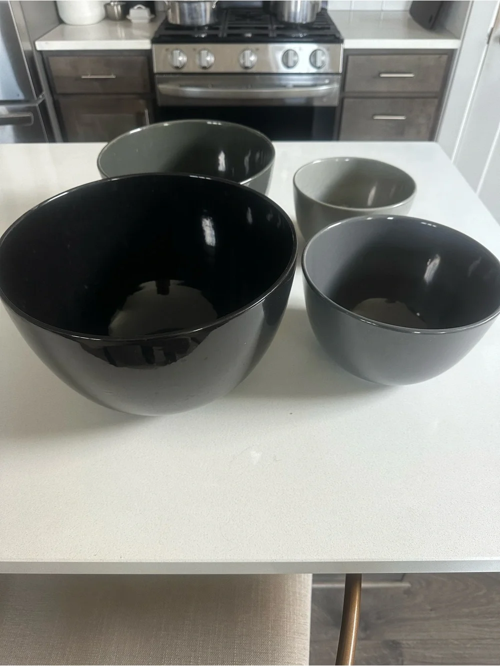 Williams and Sonoma set of 4 Ceramic Mixing Bowls in Black and Gray